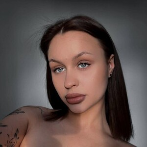 BellaBloom18 avatar