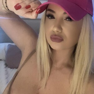 CrinnaMania avatar