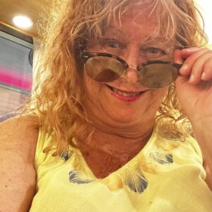 Curvygranny54 avatar