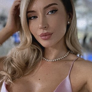 Ella__Rose avatar
