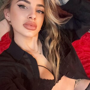 LoraSinClare avatar