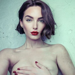 Red_Lips_Girl avatar