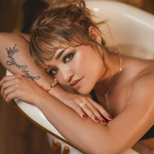 ThalyaHarlow avatar